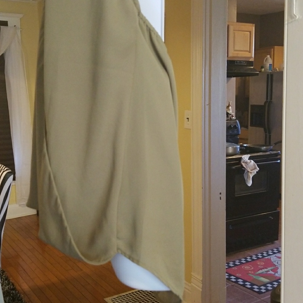 Top - Picture 3 of 4